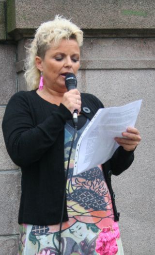 Merete Hodne fra SIAN advarer mot islam. Er det å bekjempe islamisme for rasisme å regne?