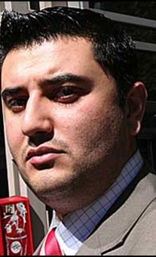 FrPs innvandringspolitiske talsperson, Mazyar-Keshvari, har fått problemer. Det er full forvirring i partiet etter Per Sandbergs utspill mot multikulturalismen som ifølge ham har spilt totalt fallitt. Det brenner i FrPs hus for tiden, men så har da partiet også hatt et uspiselig flertydig syn når det gjelder islam og islamisme.