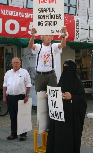 Demonstrasjoner mot islam har «ringe kår» i Norge.