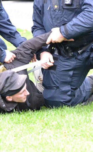 I det venstreekstremistiske miljø tåles ikke frie ytringer. Det norske politi er en vern mot vold fra de ekstreme venstresosialistene.