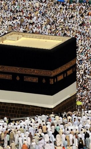 Religionsrasismen er total i islam. En ikke-muslim som uten tillatelse drar til Mekka på pilgrimsreise og som blir avslørt, kommer neppe levende ut igjen. Selv motorveien inn til Mekka er merket som en vei kun for muslimer.