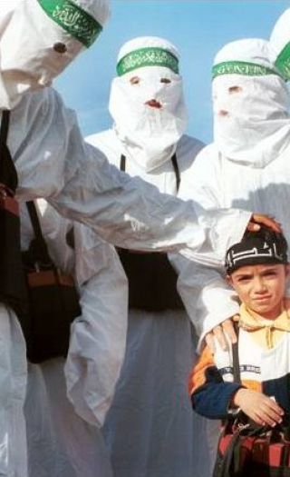 «Gode muslimer» spenner bombebelter selv på barn. Barbariet florerer i den islamske verden.