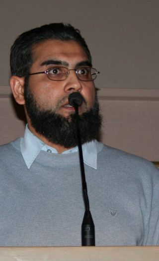Imam Akmal Ali: Muslimske kvinner kan ikke gifte seg med norske menn - det har Allah bestemt. Det imamen fortier er at Allahs befaling er i strid med menneskerettighetene - som sier at man skal kunne gifte seg med hvem man vil, uavhengig av politikk, religion og rase.