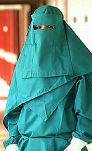 Innen helsevesenet i England jobbes det med å finne en muslim-uniform som er akseptabel for de «nye landsmenn».