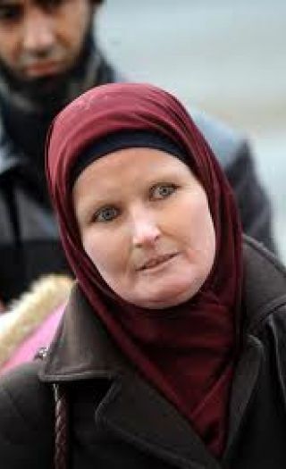Mange norske kvinner som konverterer til islam velger å bruke hijab'en som demonstrasjonsplagg.