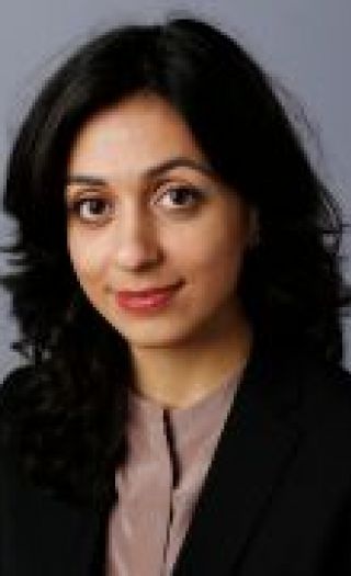 Arbeiderpartiets nestleder, Hadia Tajik: «Gi ungdommen en koran før terroristene tar dem.» Koranen er angivelig den rette læreboken for den oppvoksende slekt. Forstå det den som kan.