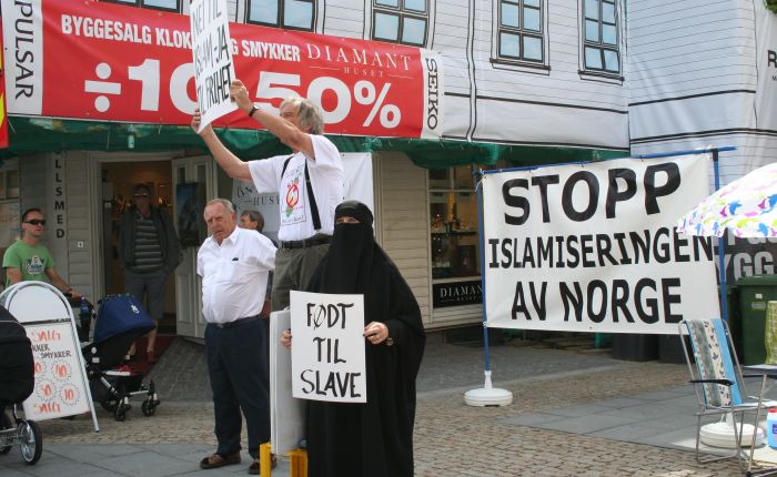 I muslimske land er kvinner ufrie - mange steder blir de behandlet omtrent som kveg. I Norge er det noe bedre, men de er ufrie i det frie Norge.