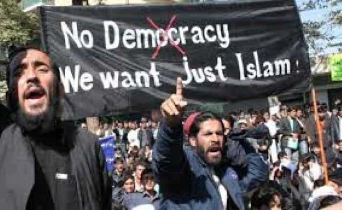 Islam er på kollisjonskurs med demokratiet. Når skal journalistene begynne med litt gravejournalistikk knyttet til islams mål og midler?