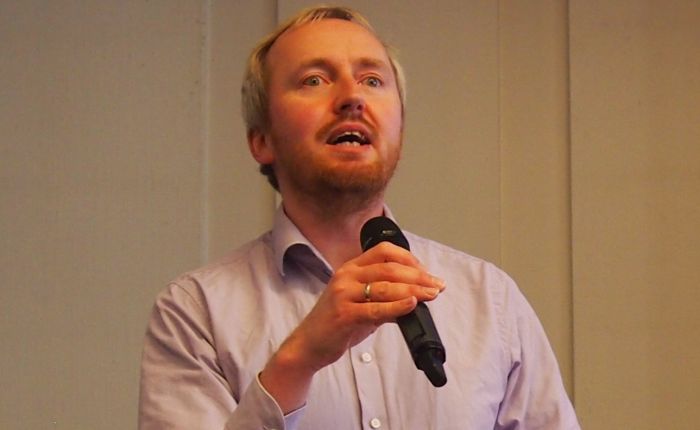 Leder i Antirasistisk senter, Rune Berglund Steen: «Kan ikke se hva vi har å snakke om - så lenge SIAN driver utstrakt demonisering av jf. «nazismereligionen islam», og står for et generaliserende konflikthissende syn.