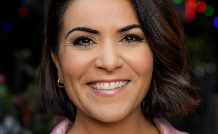 Den nye programlederen i Urix, NRK. Rima Iraki, vil aldri si noe skjellsettende negativt om islam. Hun hevdet i kveld at konspirasjonsteorien jorden er flat er like ille som at islam vil overta Europa. (Foto: NRK.no)