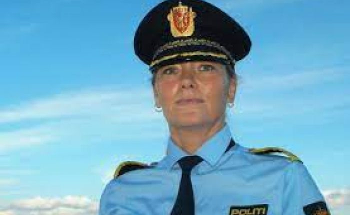 Beate Gangås som ble forfremmet til politimester i Oslo, knuste ambulansesjåfør Erik Schjenken - han fikk ødelagt livet sitt etter at Gangås som likestillings- og diskrimineringsombud grunnløst beskyldte ham for rasisme. Nå har Gangås fått blod på tann overfor Lars Thorsen og SIAN: (Foto: Politiforum)